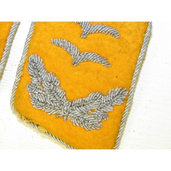 Oberleutnant der Luftwaffe, gelbe Kragenspiegel, Mitte des Krieges. Espenlaub militaria